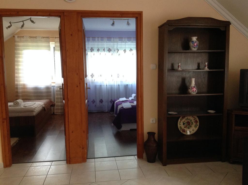 ホテル Attila Apartmanhaz ヘーヴィーズ 部屋 写真