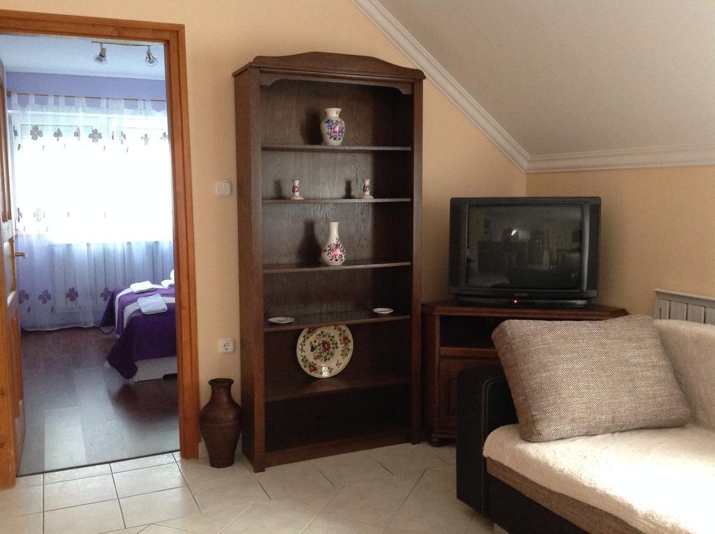 ホテル Attila Apartmanhaz ヘーヴィーズ 部屋 写真