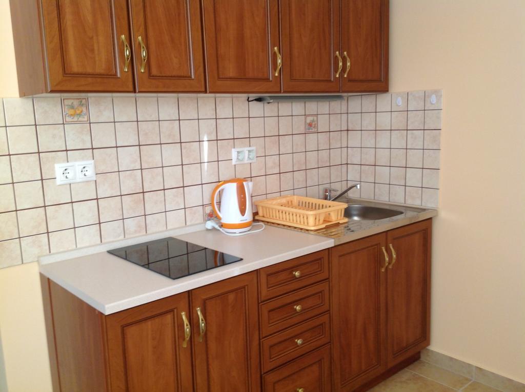ホテル Attila Apartmanhaz ヘーヴィーズ 部屋 写真