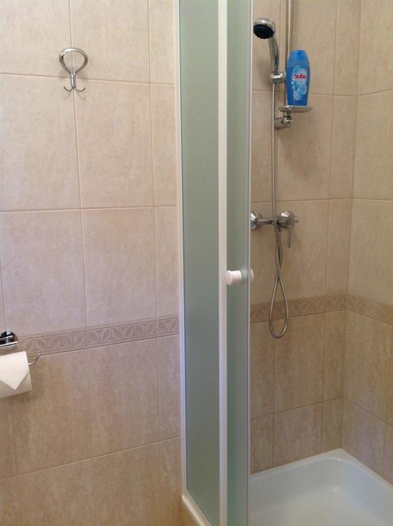 ホテル Attila Apartmanhaz ヘーヴィーズ 部屋 写真