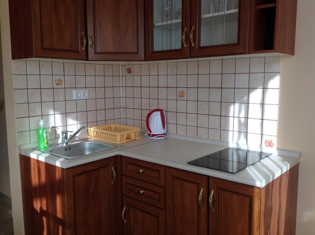 ホテル Attila Apartmanhaz ヘーヴィーズ 部屋 写真